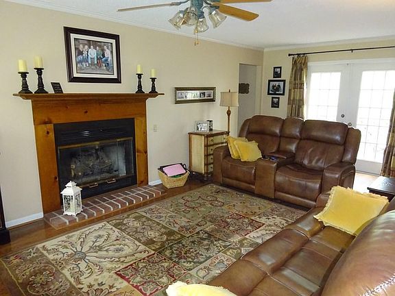 4th image of 231 Chatham Dr