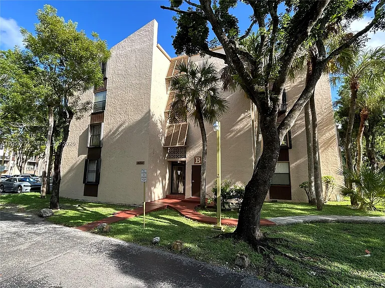 14301 N Kendall Dr #109B — Photo 34