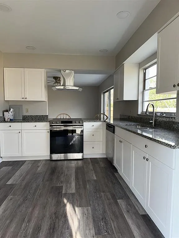 4 bed, 2.5 bath, 1881 sqft, $2,395 — Photo 4