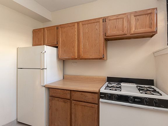 3rd image of 1202 W Wellington Ave #G
