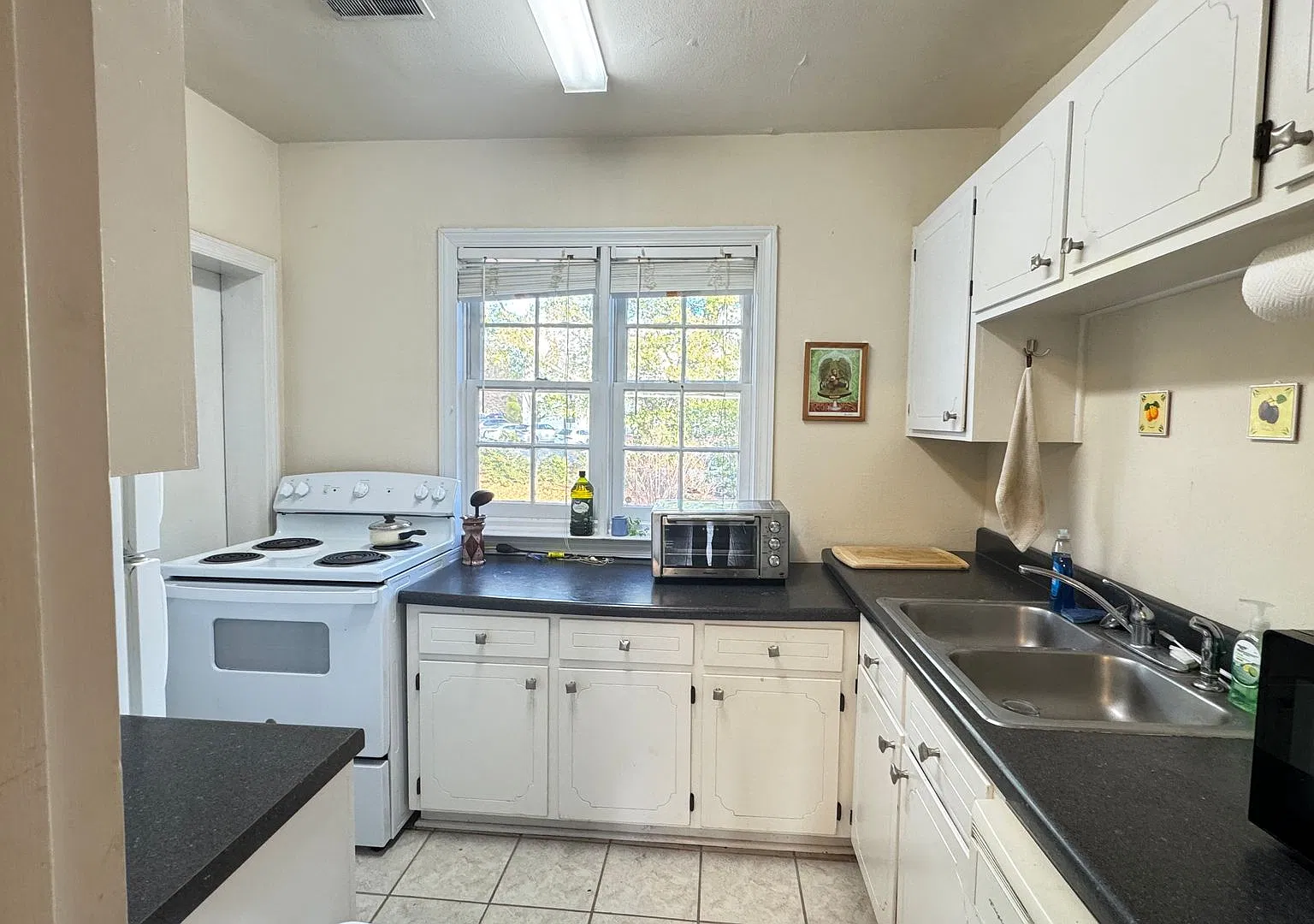 935 Baxter St — Photo 2