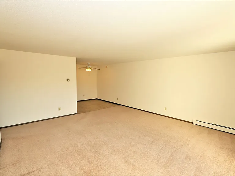 4251 Parklawn Ave — Photo 7