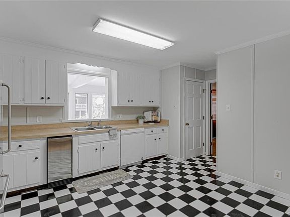 5th image of 104 Reams Ct