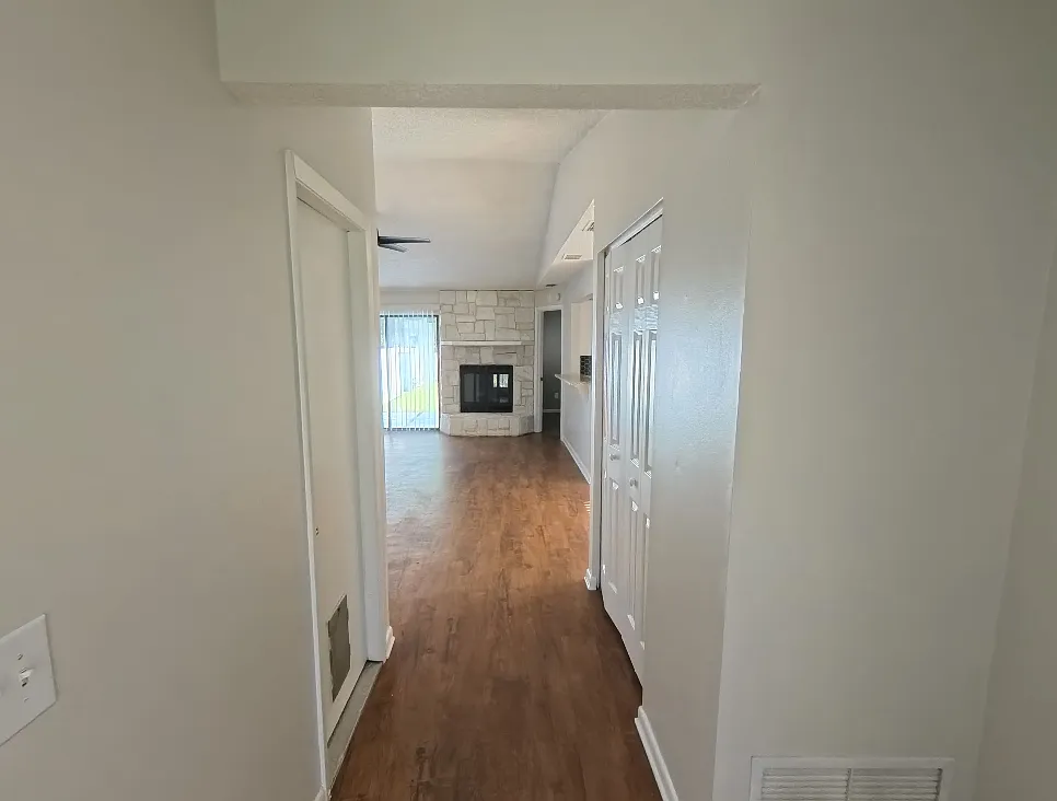 3 bed, 1.0 bath, $1,800 — Photo 2