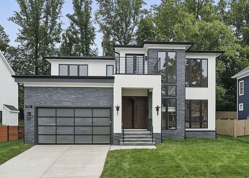 1st image of 509 Valley Dr SE