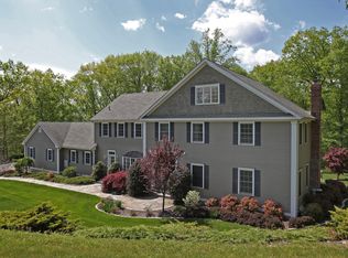 8 Boulder Creek Rd, Newtown, CT 06470