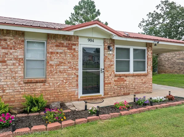 904 N St, Barling, AR 72923