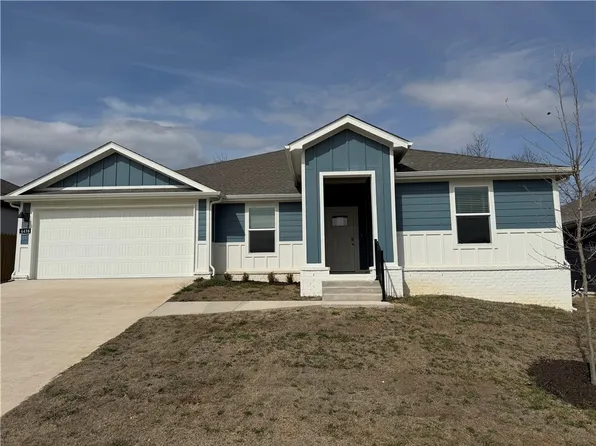 4438 W Glacier St, Fayetteville, AR 72704