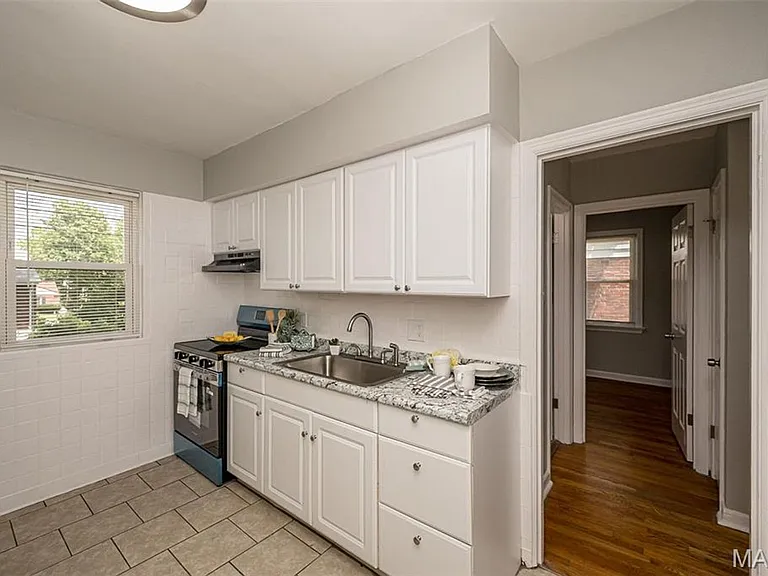 1225 Newark Dr — Photo 5