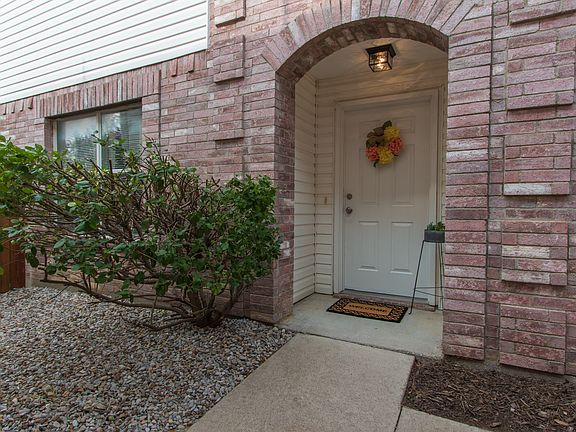 3rd image of 1414 Drake Ln