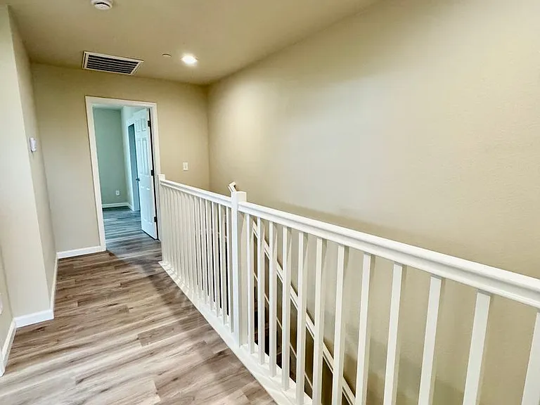 677 Illinois Ave #1 — Photo 12