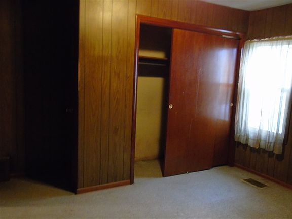 5th image of 218 Park St