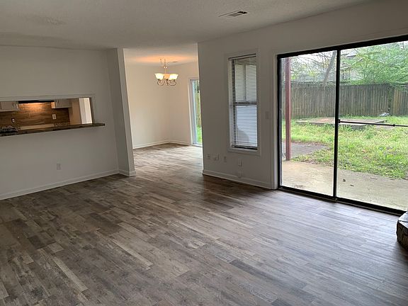 3rd image of 4029 Hawthorne Cir SE APT 1