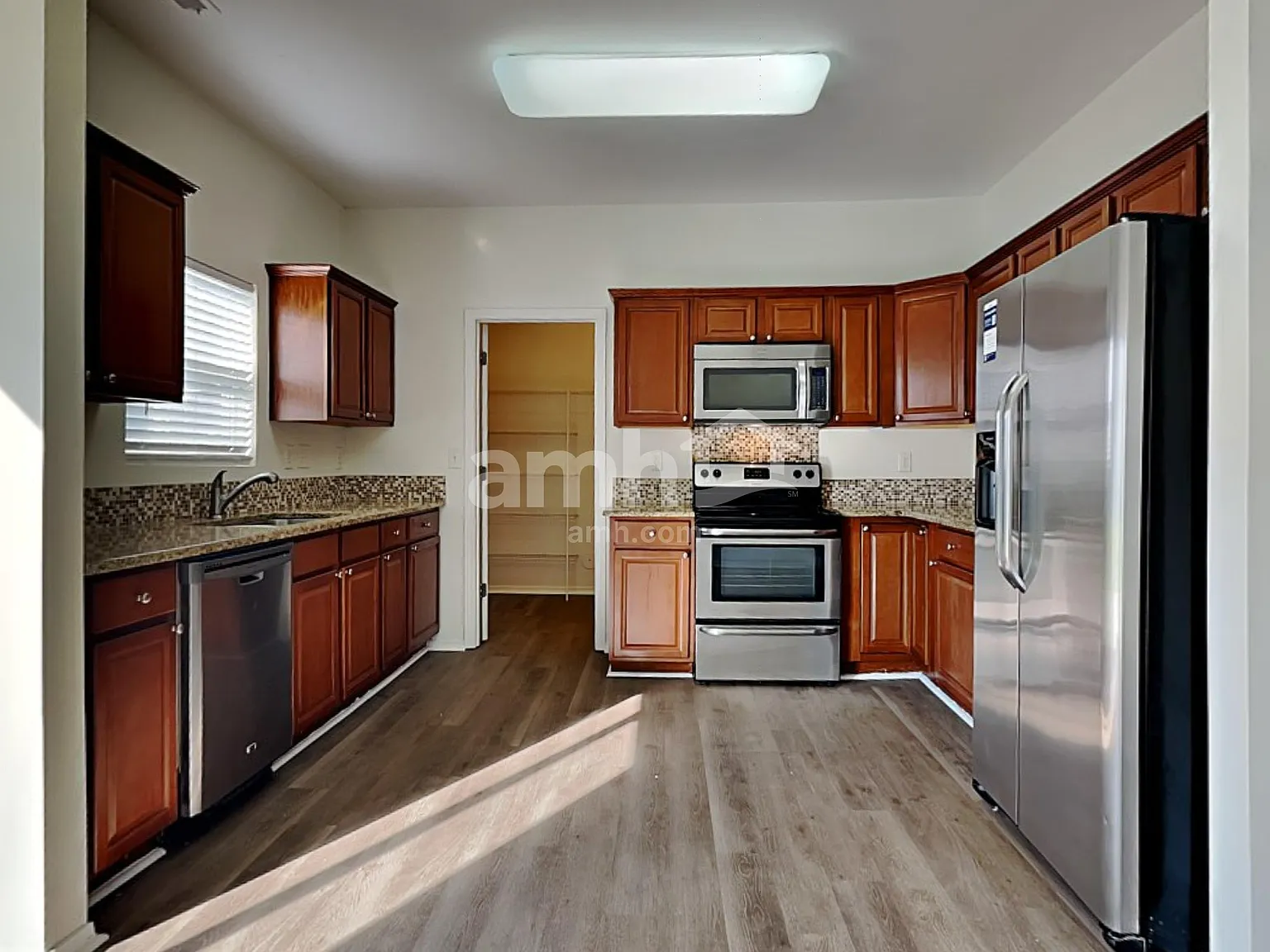 3 bed, 2.5 bath, 1776 sqft, $2,045 — Photo 3