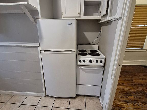 5th image of 32 Laburnam Cres #A