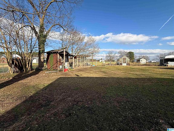 2nd image of 1000 Moore Rd