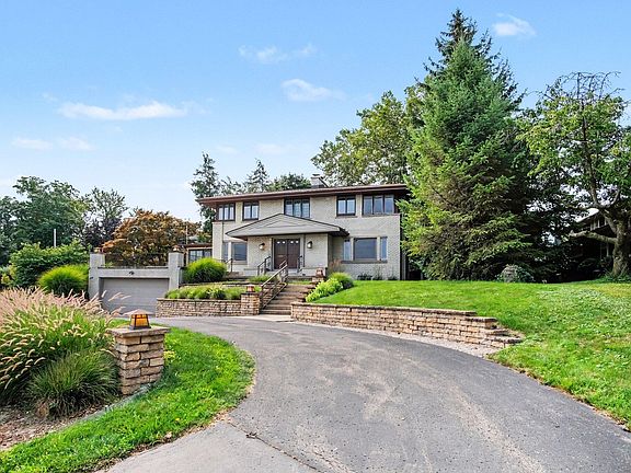 3rd image of 2318 Lake Dr SE
