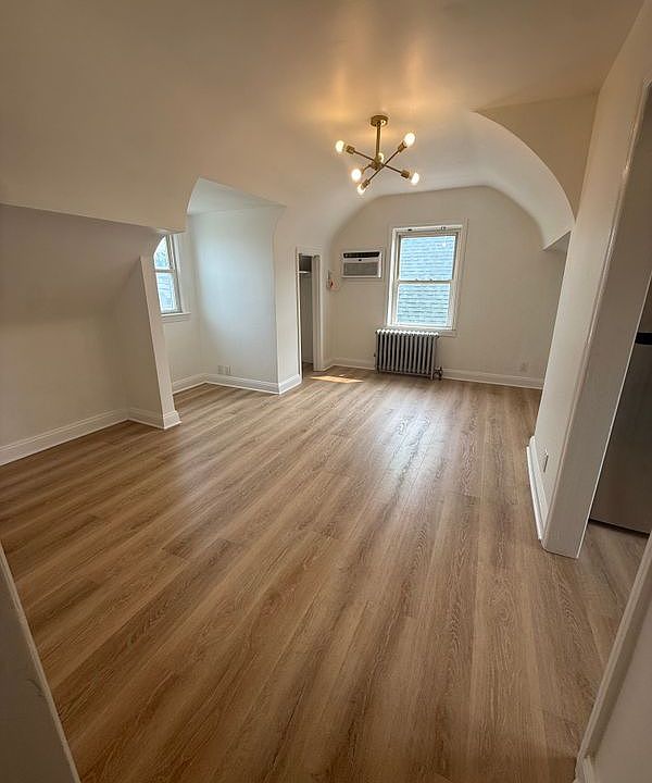 1st image of 69 Bank St Floor 2