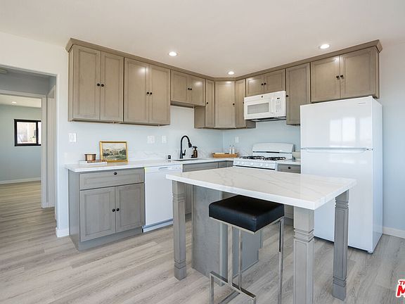 4th image of 2030 S Cabrillo Ave Unit 419