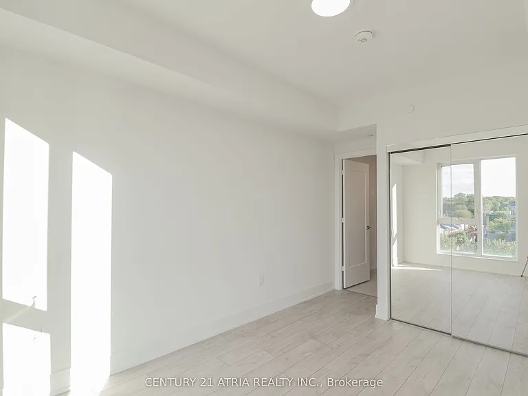 858 Dupont St #718 — Photo 13