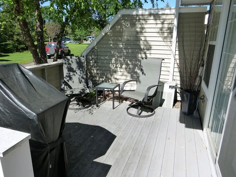 2185 Shenandoah Ct N #F — Photo 2