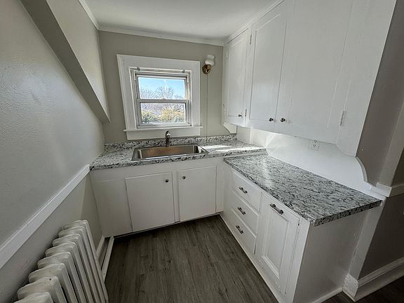 3rd image of 89 Pratt St #B