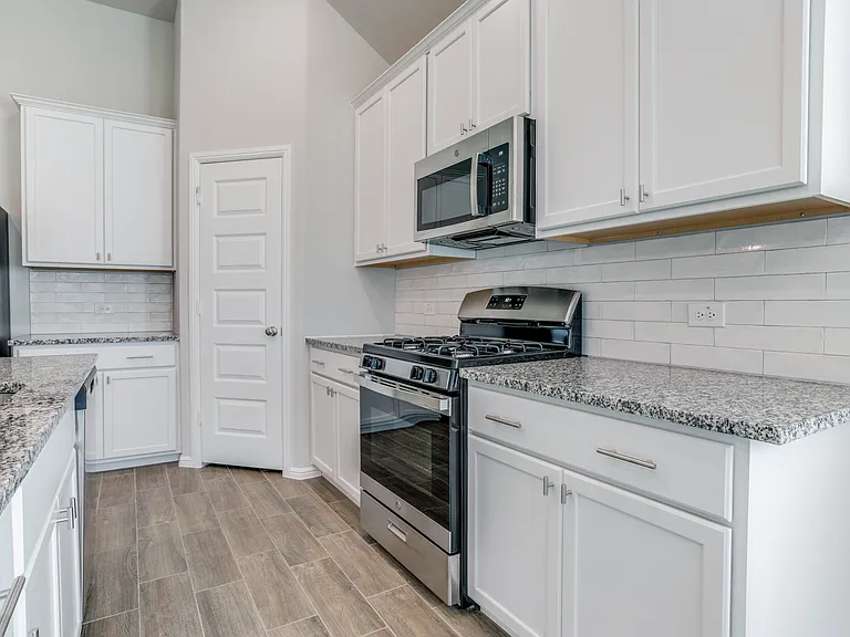 13140 Mizell Ln — Photo 3