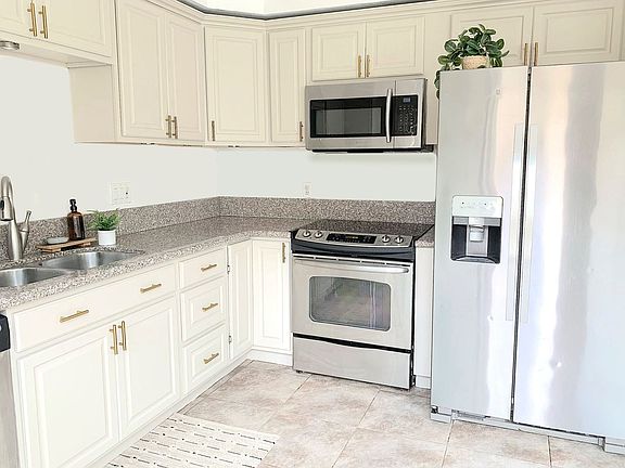 2nd image of 10619 Escobar Dr