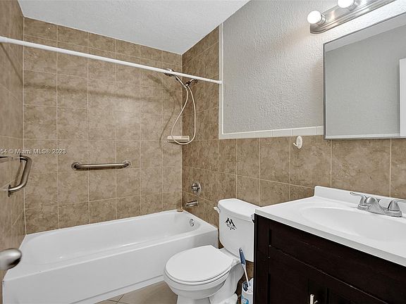5th image of 4126 NW 88th Ave APT 207