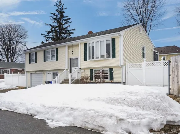 28 Halsey St, North Providence, RI 02911