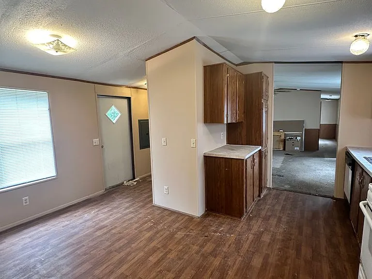 284 Clay Cir — Photo 12