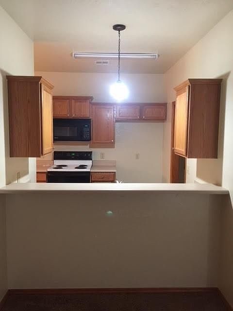 2nd image of 907 SW 36th St