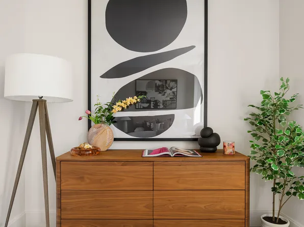 65 Dupont Street image 3 of 30