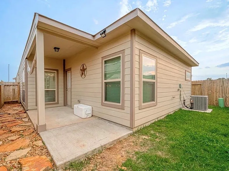 6409 Hollock Meadows Ln — Photo 18