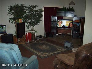 4th image of 8942 W Clarendon Ave
