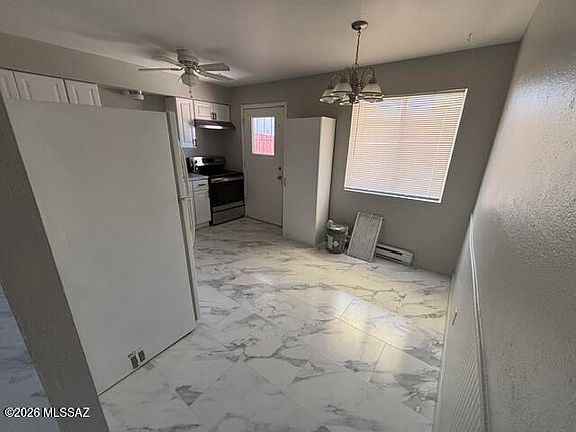 4th image of 2757 N Fair Oaks Ave