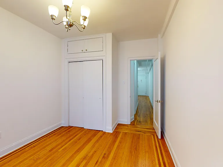 245 W 51st St #607 — Photo 4