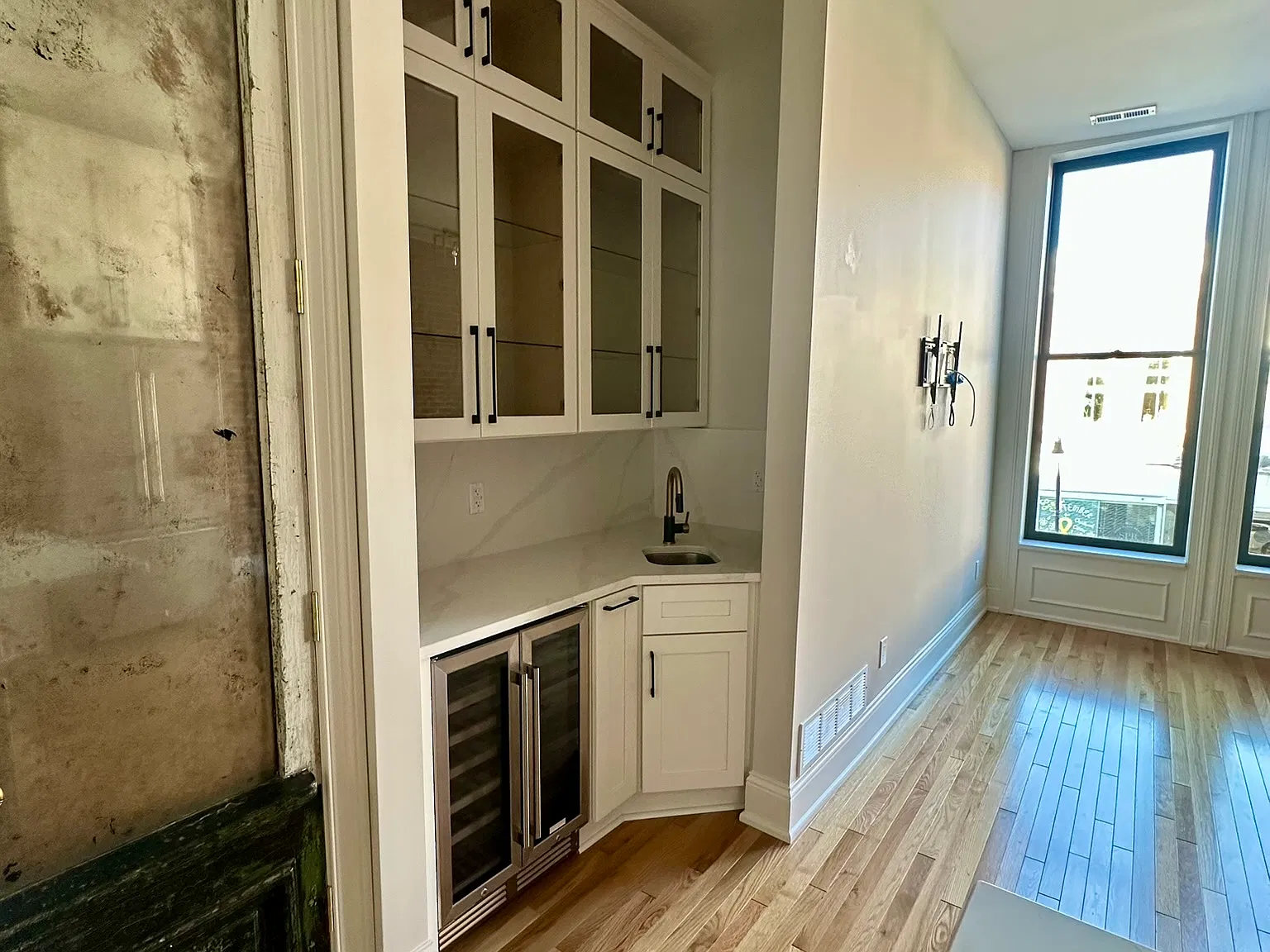 2 bed, 1100 sqft, $2,300 — Photo 4