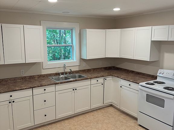 4th image of 663 Clinchfield St