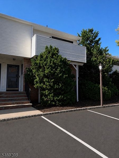 1st image of 901F Merritt Dr