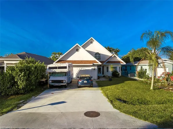 739 102nd AVE N, NAPLES, FL 34108