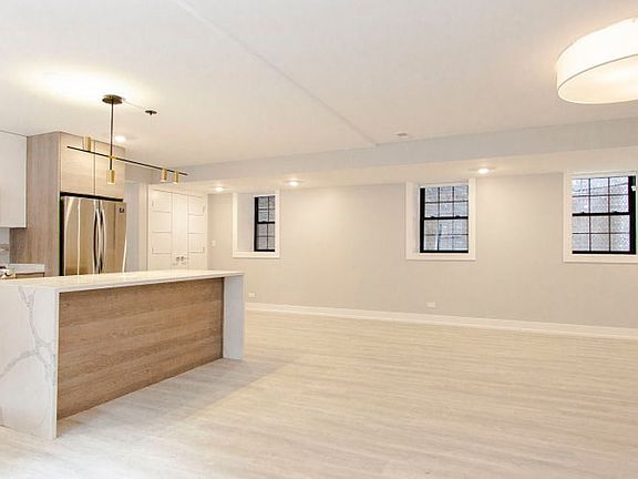 3rd image of 1436 W Blackhawk St #G01