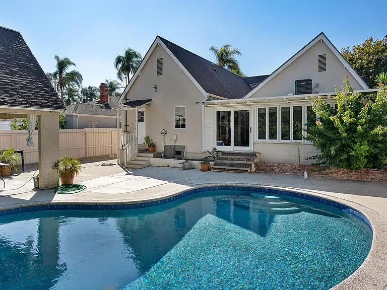 10530 Kinnard Ave — Photo 16