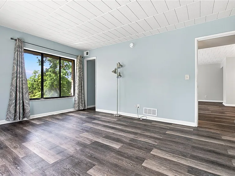 533 Forest Green Dr — Photo 15