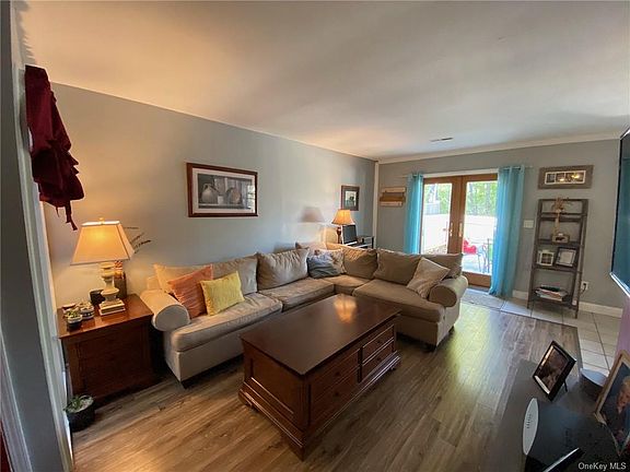 3rd image of 58 Country Club Dr