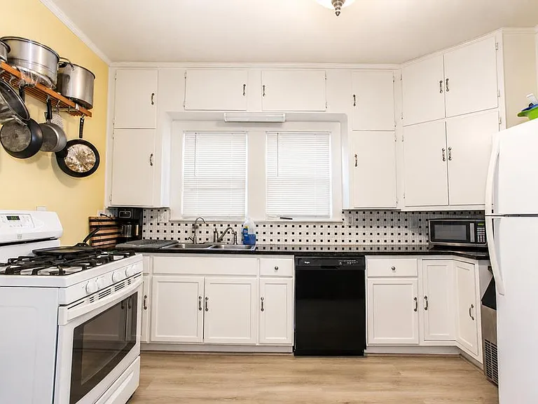 1809 S Lancaster St — Photo 6