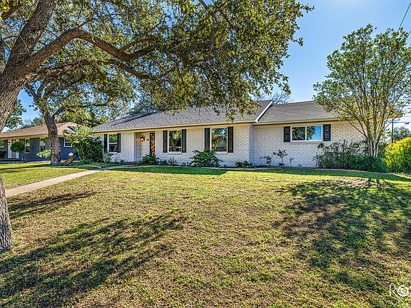 3rd image of 3119 Woodland Cir