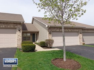 907 Foxpointe Dr, Sycamore, IL 60178