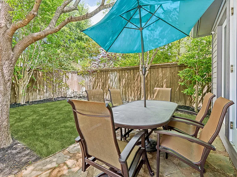 4556 Belclaire Ave — Photo 62