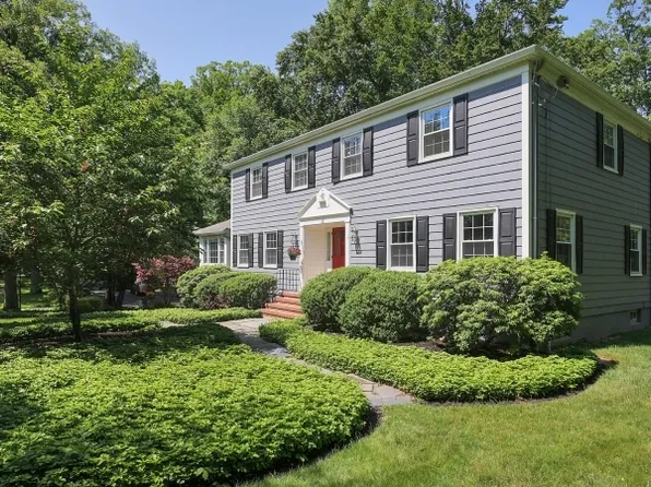 18 Blackbirch Rd, Scotch Plains Twp., NJ 07076